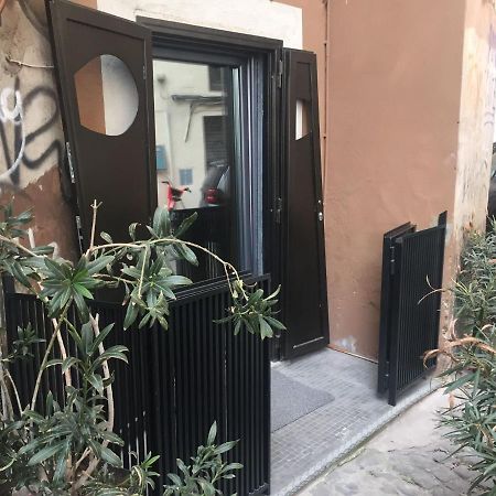 The Essential Trastevere Design Studio โรม ภายนอก รูปภาพ