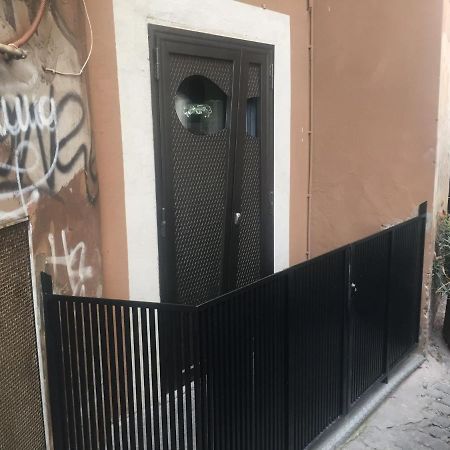 The Essential Trastevere Design Studio โรม ภายนอก รูปภาพ
