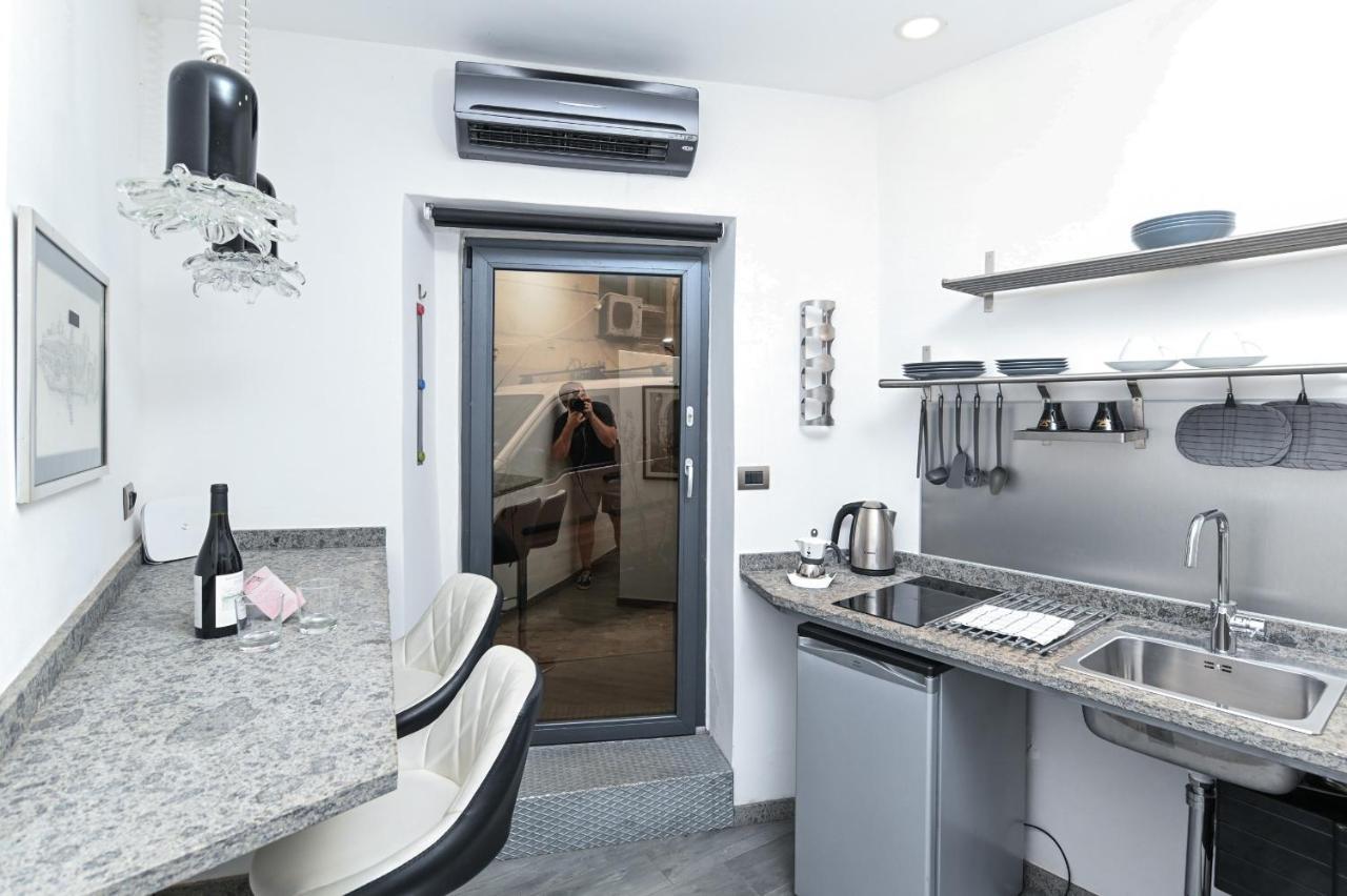 The Essential Trastevere Design Studio โรม ภายนอก รูปภาพ