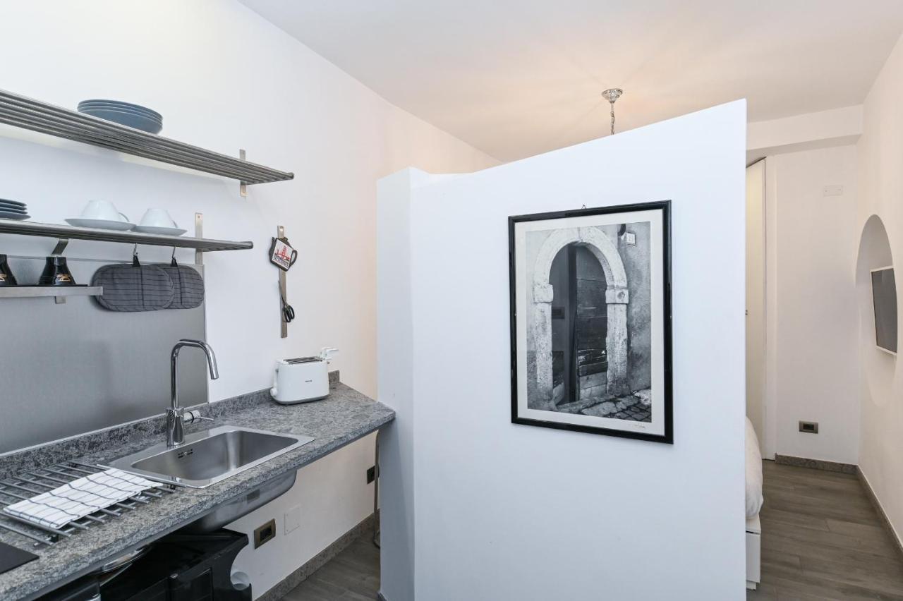 The Essential Trastevere Design Studio โรม ภายนอก รูปภาพ
