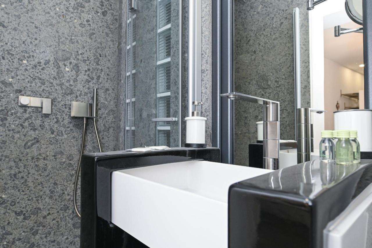 The Essential Trastevere Design Studio โรม ภายนอก รูปภาพ