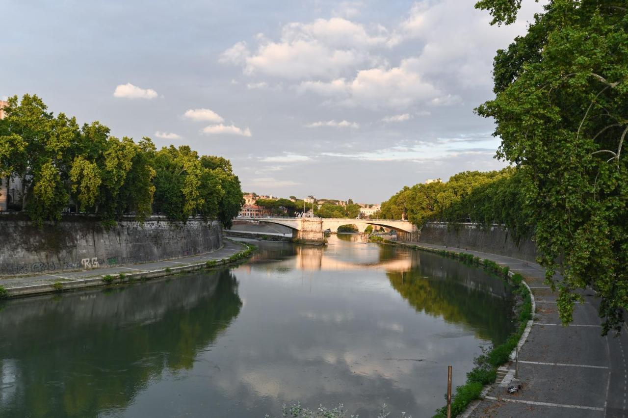 The Essential Trastevere Design Studio โรม ภายนอก รูปภาพ