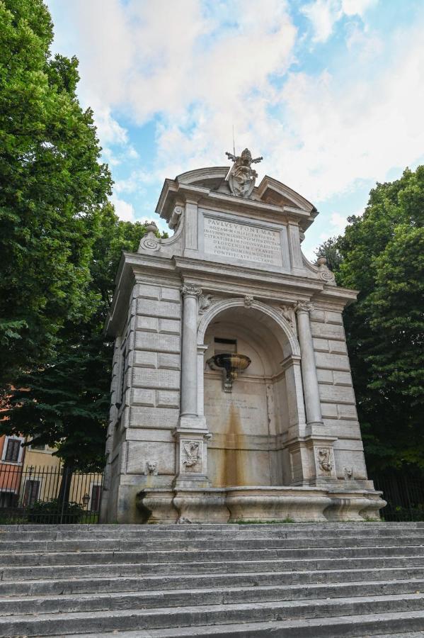 The Essential Trastevere Design Studio โรม ภายนอก รูปภาพ