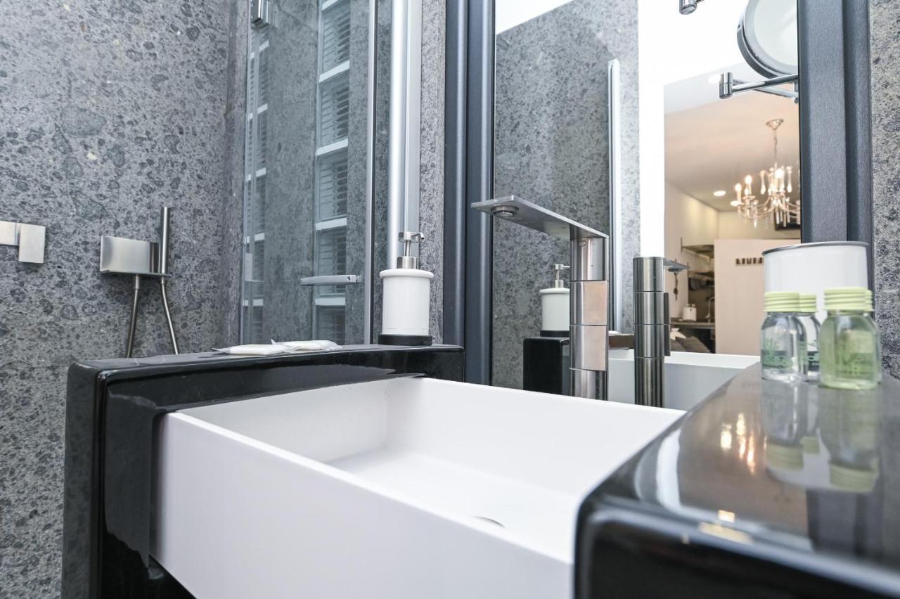 The Essential Trastevere Design Studio โรม ภายนอก รูปภาพ