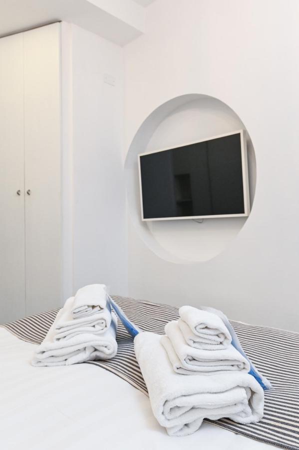 The Essential Trastevere Design Studio โรม ภายนอก รูปภาพ