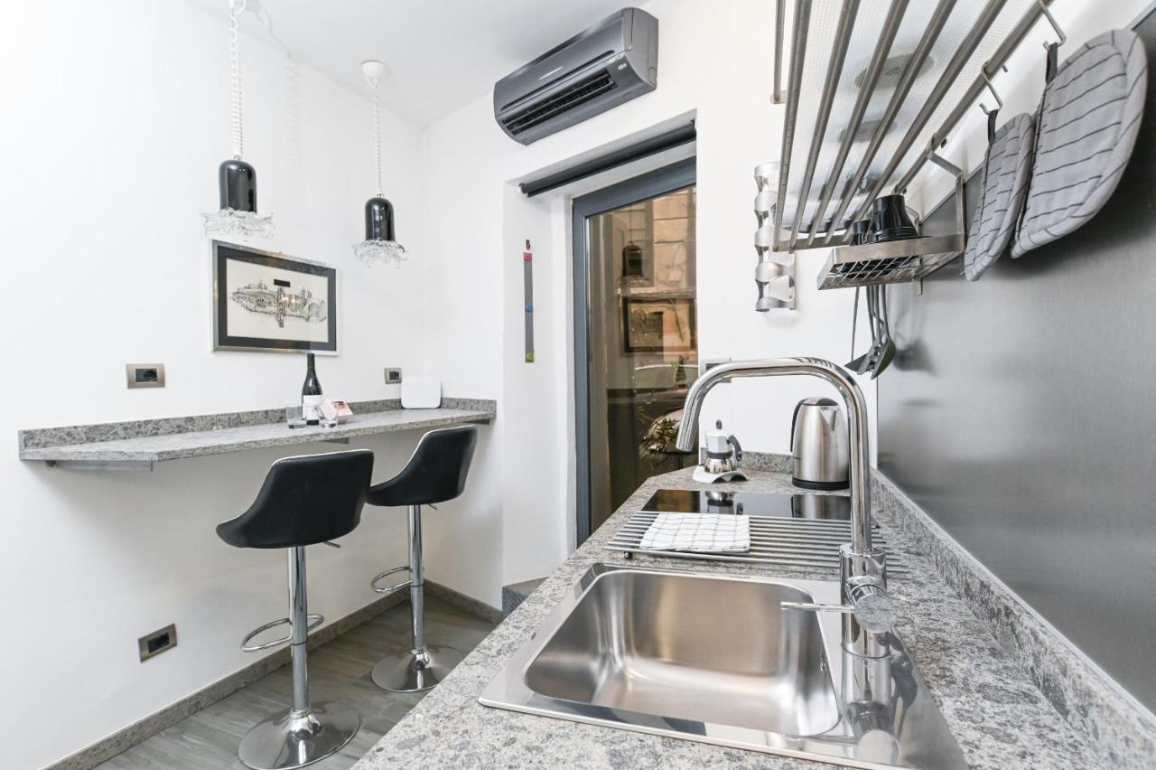 The Essential Trastevere Design Studio โรม ภายนอก รูปภาพ