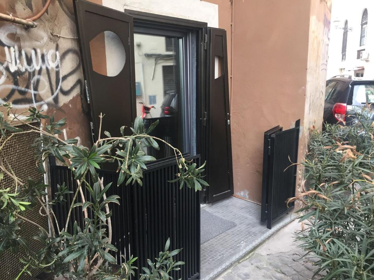 The Essential Trastevere Design Studio โรม ภายนอก รูปภาพ