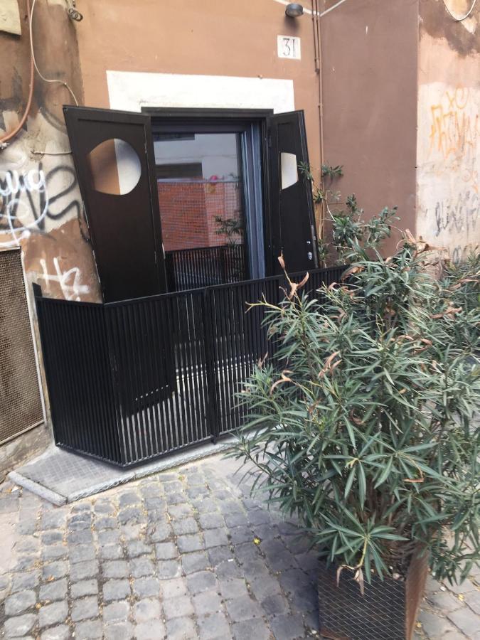 The Essential Trastevere Design Studio โรม ภายนอก รูปภาพ