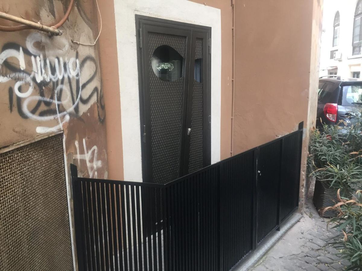 The Essential Trastevere Design Studio โรม ภายนอก รูปภาพ